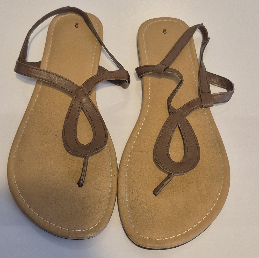 Elegant Women's Sandals Collection - Picture 4 of 6